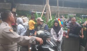 Imbauan Humanis Kapolsubsektor Sabang Barikan di Sekitar Stasiun Sudirman Blora Menteng