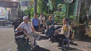 Berikan Rasa Aman Bhabinkamtibmas Gelora Patroli Dialogis Malam Hari Pemukiman RW 02