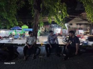 Patroli Wilayah Malam Hari Kapolsubsektor Kayu Awet Imbau Anak Remaja Jangan Sampai Tawuran.