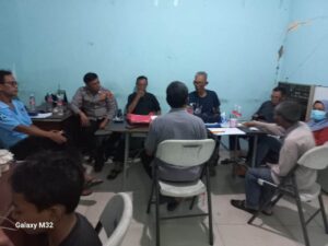 Kunjungi Pos Sekretariat RW Kapolsubsektor Kayu Awet Cooling System Kamtibmas Dengan Ketua dan Staf RW 06