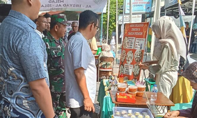 
 Dukung Pelaku UMKM, Rizal Bawazier Anggota DPR -RI Memborong Aneka Kuliner 