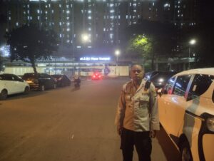 Anggota Polsubsektror Menteng Tenggulun Antisipasi Dan Cegah Tawuran Warga Di Posko Menteng Tenggulun