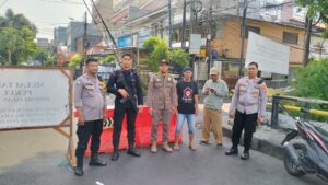 Kapolsubsektor Pegangsaan Bergabung Bhabinkamtibmas Pegangsaan Giat Pembatasan Kendaraan Jalan Talang