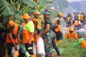 Sinergitas TNI, Polri dan Elemen Masyarakat Karya Bakti Dalam Rangkaian HUT ke-79 TNI