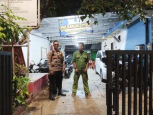 Patroli Wilayah Bhabinkamtibmas Kampung Rawa Sambangi Petugas Pos Kamling