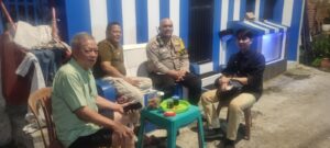 Antisipasi Tawuran, Bhabinkamtibmas Kampung Bali Patroli Dialogis Dini Hari Kewilayahan Dan Kunjungi Poskamling RW 09