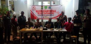 Ngopi Kamtibmas Bersama Warga Pos Kamling Rt. 004/02 Menjelang Pilkada Serentak DKI Jakarta dan Antisipasi Tawuran Warga
