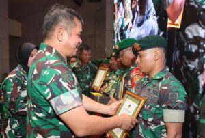 Sertu Tagris Ayomi dari Yonzipur 10 Kostrad Raih Penghargaan Kasad Atas Keberhasilan Program TNI AD Manunggal Air