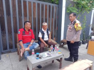Bhabinkamtibmas Kelurahan Harapan Mulia melaksanakan kegiatan Sambang dan Patroli Dialogis