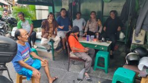 Jelang Pilkada Bhabinkamtibmas Karet Tengsin Patroli Dialogis Dan Sambangi Posko FBR