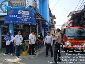 Tiga Pilar Kelurahan Kampung Rawa Lakukan Penataan/Penertiban Parkir Liar Dan PKL.