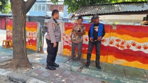 Panit I Sabhara Lakukan Patroli Dialogis Di Area Pertokoan Pasar Baru