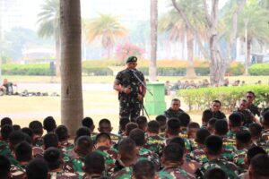 Prajurit Batalyon Zeni Tempur 10 Kostrad Tingkatkan Kemampuan Melalui Latihan Beladiri Taktis dan PHH