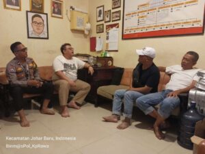 Sambang Ke Pos RW, Bhabinkamtibmas Kampung Rawa, Interaksi dan Komunikasi Sosial Dengan Ketua RW dan FKDM