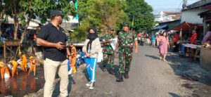 Jumat Bersih, Koramil Cakung Bersama Forkopimcam Giat Karya Bhakti Bersihkan Kali Malang