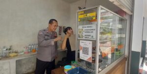 Berikan Imbauan Kamtibmas Pedagang Nasi Sekitar Lingkungan Sekolah SMA Sunda Kelapa Menteng