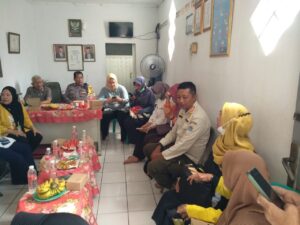 Bhabinkamtibmas Kelurahan Harapan Mulia Melaksanakan Dan Memonitoring Kegiatan Jumat Keliling