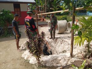 Berselimutkan Terik, Satgas TMMD Ke-122 Kodim 1805/Raja Ampat Melanjutkan Penggalian Sumur Gali