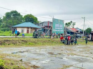Satgas TMMD Ke-122 Kodim 1704/Mappi Bersama Warga Gelar Karya Bakti di Pasar