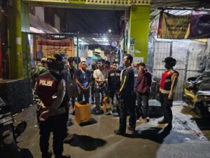 Antisipasi Tawuran Dan Gangguan Kamtibmas Polsek Johar Baru Bersama Tiga Pilar Gelar Patroli Cipta Kondisi Pagi Hari.