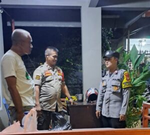 Patroli Malam dan Sambang Pos Satkamling di Kelurahan Kartini