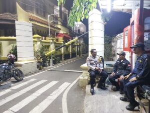 Bhabinkamtibmas Kelurahan Kemayoran Melaksanakan Kegiatan Patroli dan Sambang Dialogis.