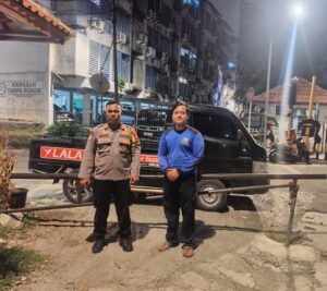 Patroli Dialogis Malam Hari Bhabinkamtibmas Benhil Kunjungi Poskamling RW 09