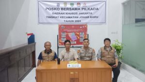 Pengamanan Gudang Logistik Pilkada Malam Hari, Kanit Intelkam Bersama Anggota Samapta Dan FKDM.