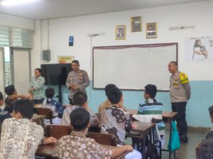 Sosialisasi Unit Binmas Polsek Senen Dan Deklarasi Anti Tawuran Di SMK Sint Yoseph Jakarta