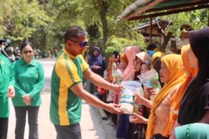 Pangdivif 3 Kostrad Gelar Olahraga Bersama dan Tinjau Perehapan Perumahan Yonif 433 Kostrad di Maros