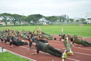 Batalyon Armed 10 Kostrad dan 23rd Battalion Singapore Artillery Gelar Latihan Bersama di Khatib Camp