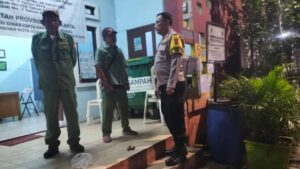 Sambangi Satkamling RW 06 Johar Baru Bhabinkamtibmas Johar Baru Sampaikan Imbauan Kamtibmas