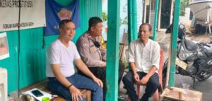 Bhabinkamtibmas Kebon Sirih Sambang Warga RW. 02 Berikan Imbauan Humanis Menjelang Pilkada DKI Jakarta Agar Aman dan Damai