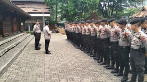 Kapolsubsektor Palmerah Pimpin Kesiapan Apel Pengamanan Debat Pertama Paslon Pilbup – Wabup Kab. Halmahera