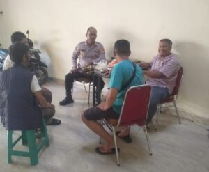 Kapolsubsektor Galur Sambangi Warganya RT 07 RW 07 Sampaikan Pilkada Damai