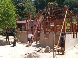 44 Persen Pengerjaan, Satgas TMMD Ke-122 Kodim 1805/Raja Ampat Percepat Sasaran Fisik RTLH Ibu Laode Mambrasar