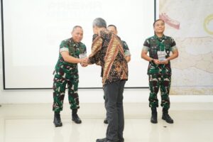 Divif 2 Kostrad Terima Penghargaan Dari KPPN Malang