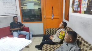 Bhabinkamtibmas Kelurahan Kebon Kosong Melaksanakan Kegiatan Patroli dan Sambang Dialogis.