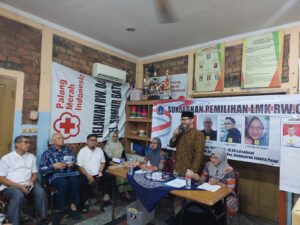 Bhabinkamtibmas Kelurahan Sumur Batu Hadiri Pemilihan LMK Tingkat Kelurahan Di Wilayah Jakarta Pusat.