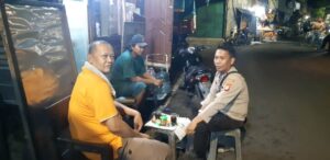 Patroli Dialogis Kapolsubektor Tanah Tinggi Interaksi dan Komunikasi Sosial Bhabinkamtibmas Dengan Warga RW 12