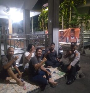 Pemantauan Keamanan Wilayah Dini Hari RW 06 Galur, Antisipasi Tawuran Kapolsubsektor Bersama Katibum dan Warga.