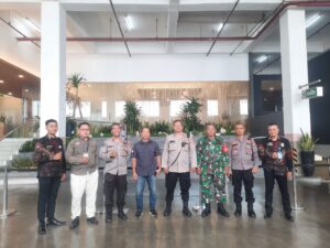 Kapolsubsektor Thamrin Dan Personil Pemantauan Giat Gereja Di Gedung Annex Building