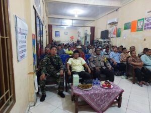 Bhabinkamtibmas Kelurahan Sumur Batu Hadiri Pemilihan LMK Tingkat Kelurahan Di Wilayah Jakarta Pusat.