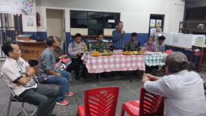 POLRI Melalui Polsek Kemayoran melakukan Pengamanan KPUD Untuk Menjaga Pilkada DKI Jakarta Aman dan Damai.