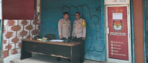 POLRI Melalui Polsek Kemayoran melakukan Pengamanan KPUD Untuk Menjaga Pilkada DKI Jakarta Aman dan Damai.