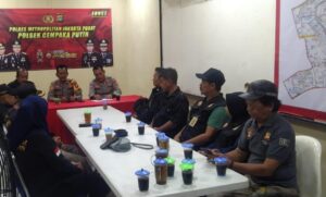 Silaturahmi Kapolsek Cempaka Putih Dengan Pokdarkamtibmas