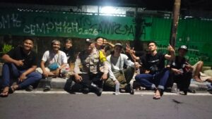 Jangan Sampai Ada Tawuran, Bhabinkamtibmas Johar Baru Imbau dan Bubarkan Warga yang Berkumpul Hingga Tengah Malam