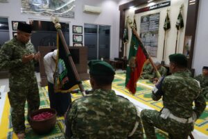 Penjamasan Lambang Satuan Warnai HUT Ke-63 Brigif 6/TSB/2 Kostrad