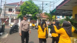 Bhabinkamtibmas Johar Baru Imbauan Humanis Cegah Tawuran kepada Ibu-ibu Jumantik RW 09