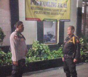 Bhabinkamtibmas Kelurahan Gunung Sahari Selatan Melaksanakan Kegiatan Patroli dan Sambang Dialogis